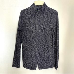 G H Bass woman's black & white angled-zipper no-wrinkle sweater jacket size S